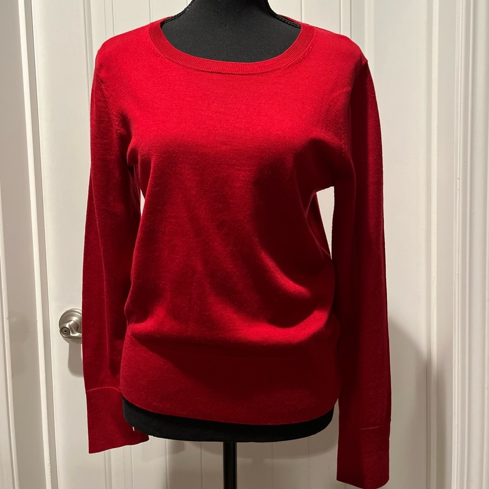 GAP- Wool blend pull over crew neck sweater in red